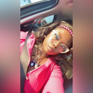 Meet your Posher, Charmayne